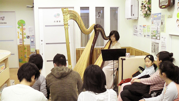 ハープ演奏の写真